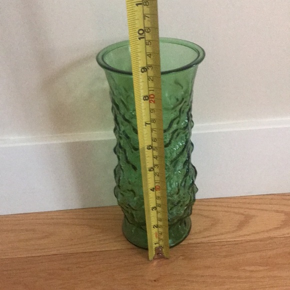 Vintage EO Brody emerald green crinkle/ depression / Indiana glass vase - Picture 2 of 3